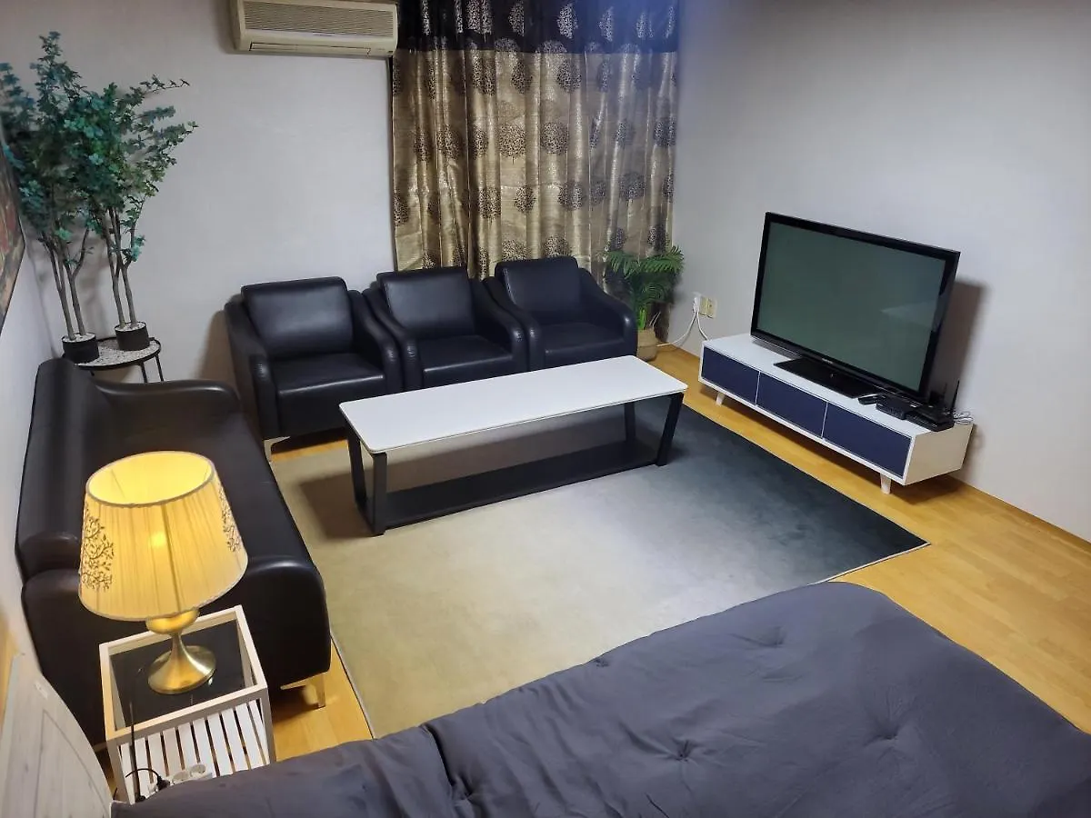 Apartment Spacious Master Suite #5 Seoul